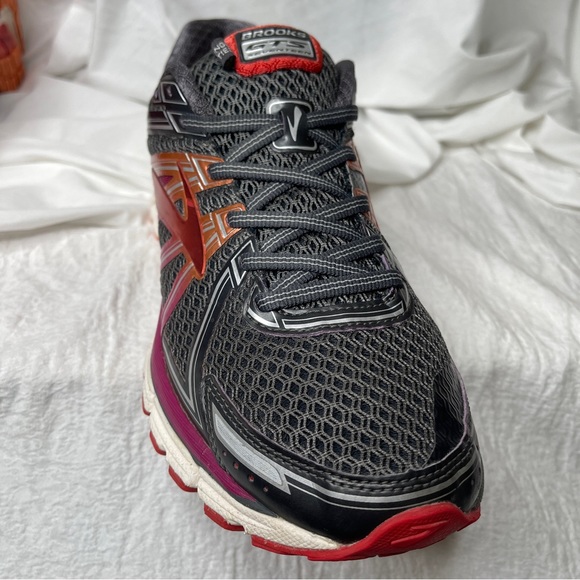 Brooks Shoes - Brooks GTS EDITION SEVENTEEN Women’s Size 9.5